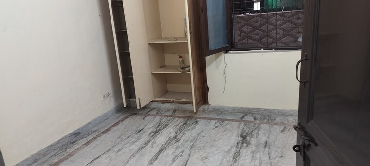 Room, sector 46 2 Bedroom 200 Sq.Mt. Independent House In Sector 46 Noida 9363370