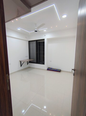 Room in 2 BHK Apartment at ARV Uthville, Kharadi – for Rent