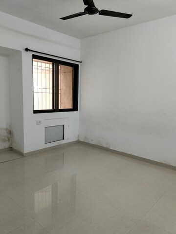 Room in 2 BHK Apartment at Cosmos Jewels, Ghodbunder Road – for Rent