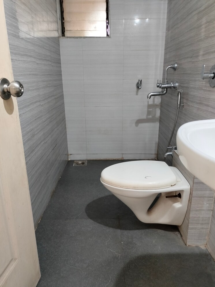 Bathroom, cosmos-jewels 2 Bedroom 700 Sq.Ft. Apartment In Ghodbunder Road Thane 9363506