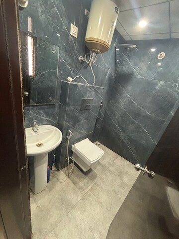 Bathroom in 2 BHK Builder Floor at Sector 46 – for Rent