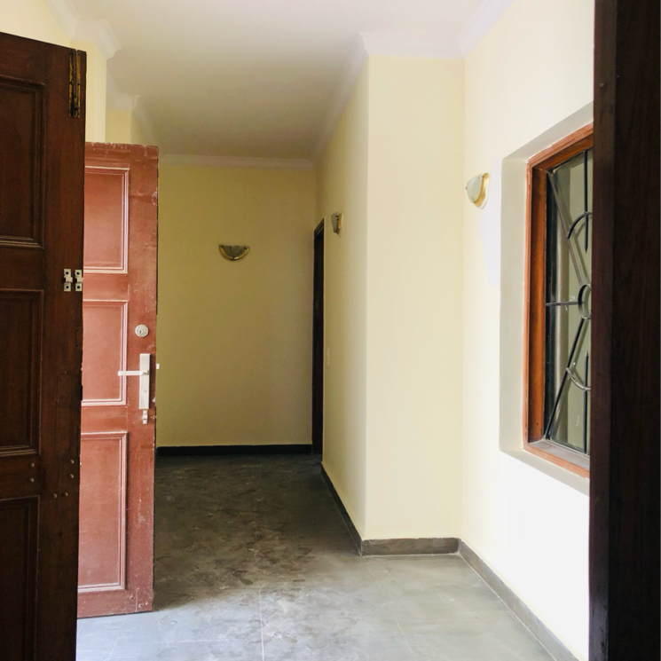 Room, sector 23a 2.5 Bedroom 1200 Sq.Ft. Villa In Sector 23a Gurgaon 9363544