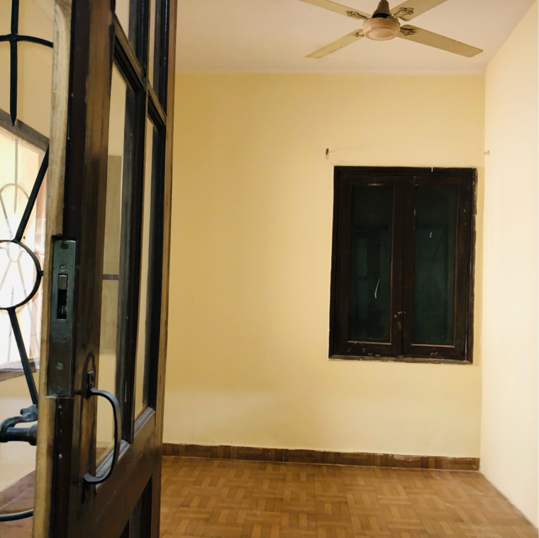 Room, sector 23a 2.5 Bedroom 1200 Sq.Ft. Villa In Sector 23a Gurgaon 9363544