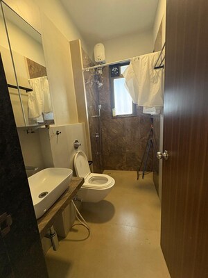 Bathroom in 2.5 BHK Apartment at Sadanand Building, Dadar West – for Rent