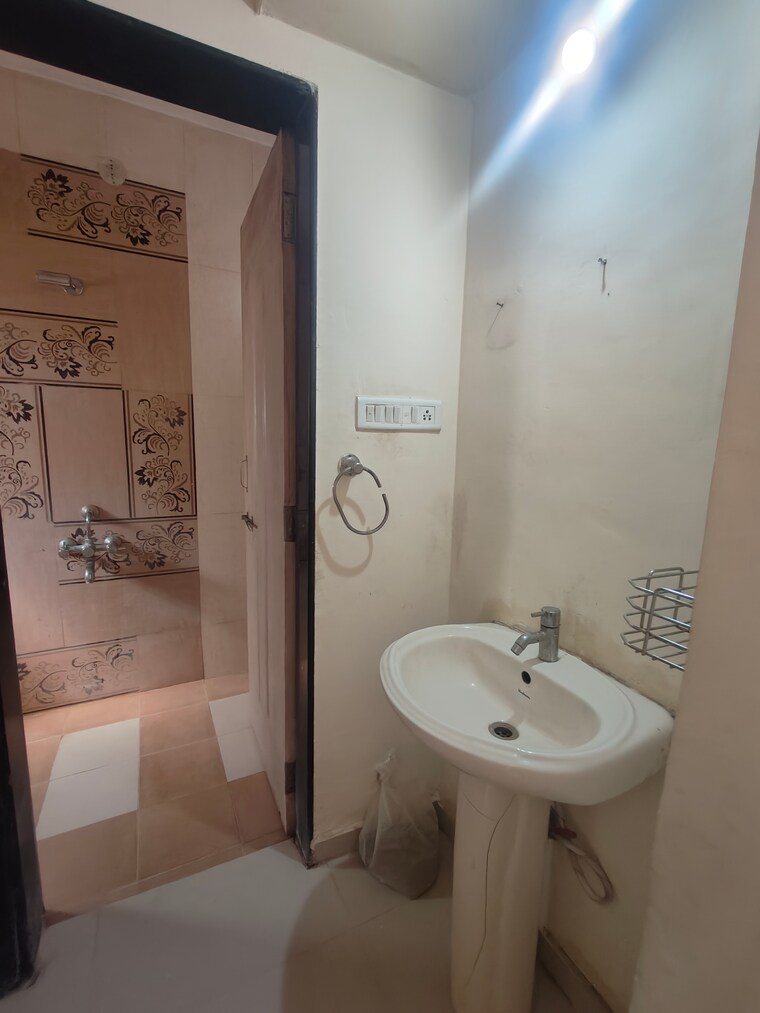 Bathroom, lakshadeep-palace 1.5 Bedroom 600 Sq.Ft. Apartment In Pimple Saudagar Pune 9363568