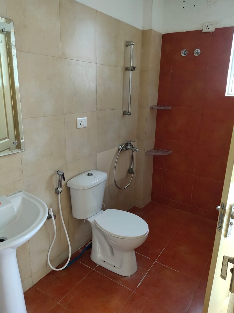 Bathroom, sushma-green-vista 2 Bedroom 1276 Sq.Ft. Apartment In Ghazipur Zirakpur 9363634