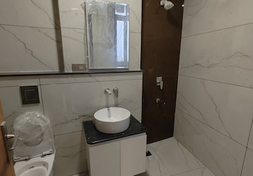 Bathroom in 1 BHK Builder Floor at Sector 52 – for Rent