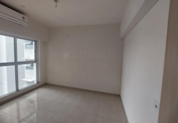 Room in 2 BHK Apartment at JP Eminence, Andheri West – for Rent