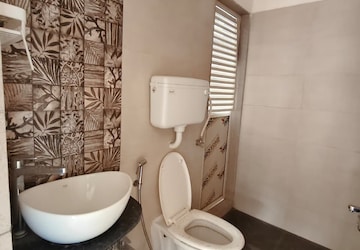 Bathroom in 3 BHK Apartment at Hiranandani Estate, Hiranandani Estate – for Rent