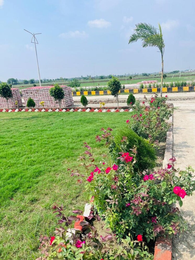 Garden, sukhada-vrindavan  1500 Sq.Ft. Plot In Vrindavan Yojna Lucknow 9363665