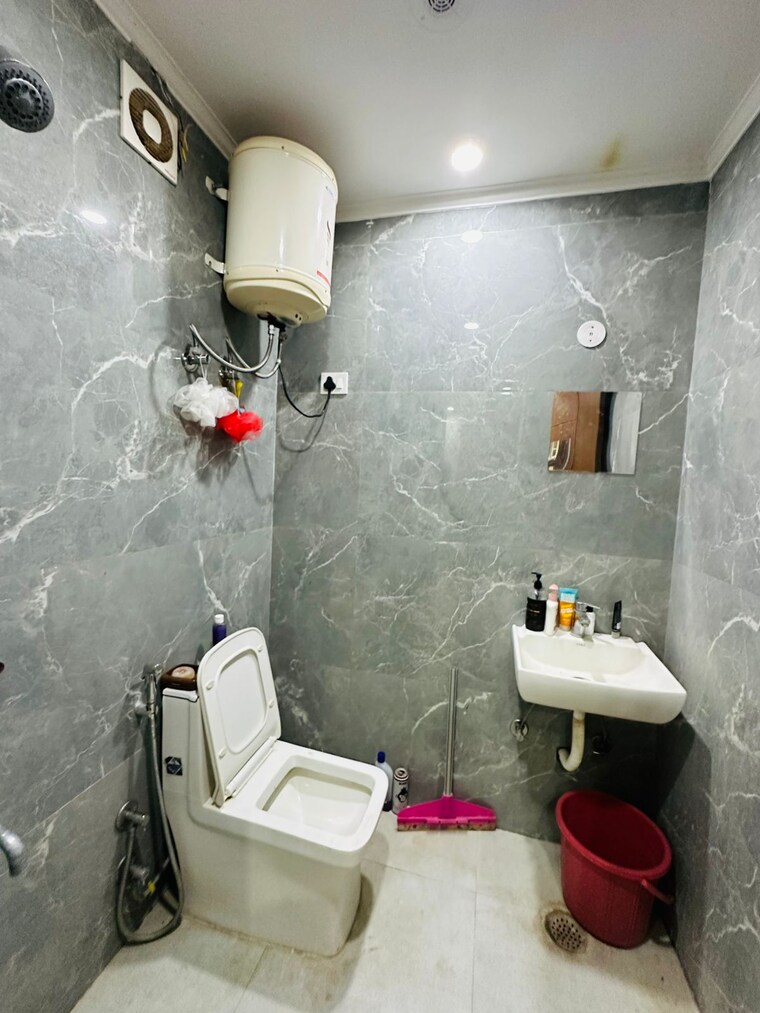 Bathroom, saket 1 Bedroom 1700 Sq.Ft. Builder Floor In Saket Delhi 9363704