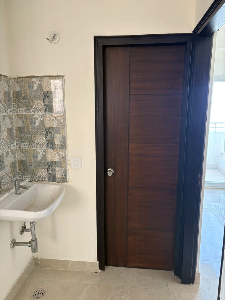 Other, siddharth vihar 3 Bedroom 1350 Sq.Ft. Apartment In Siddharth Vihar Ghaziabad 9363713