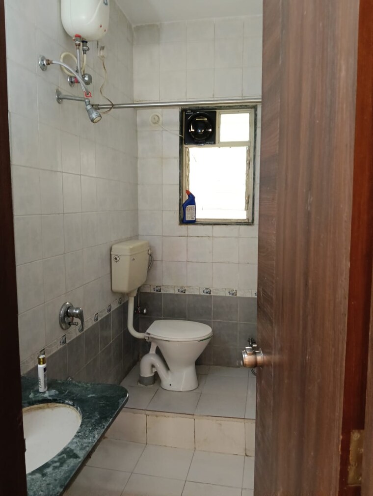 Bathroom, pride-purple-five-gardens 3 Bedroom 2200 Sq.Ft. Villa In Rahatani Pune 9363660