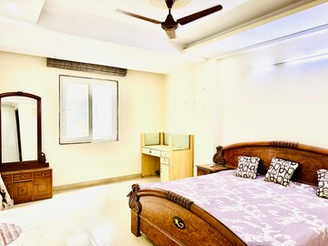 Bedroom in 3 BHK Builder Floor at Vipul World Floors, Sector 48 – for Rent