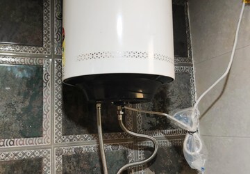 Bathroom in 3 BHK Builder Floor at Vipul World Floors, Sector 48 – for Rent