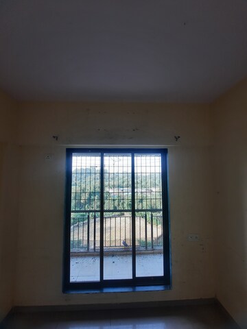 Room in 1 BHK Apartment at Squarefeet Imperial Square, Ghodbunder Road – for Rent