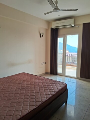 Room in 2 BHK Apartment at Mussoorie Road – for Rent