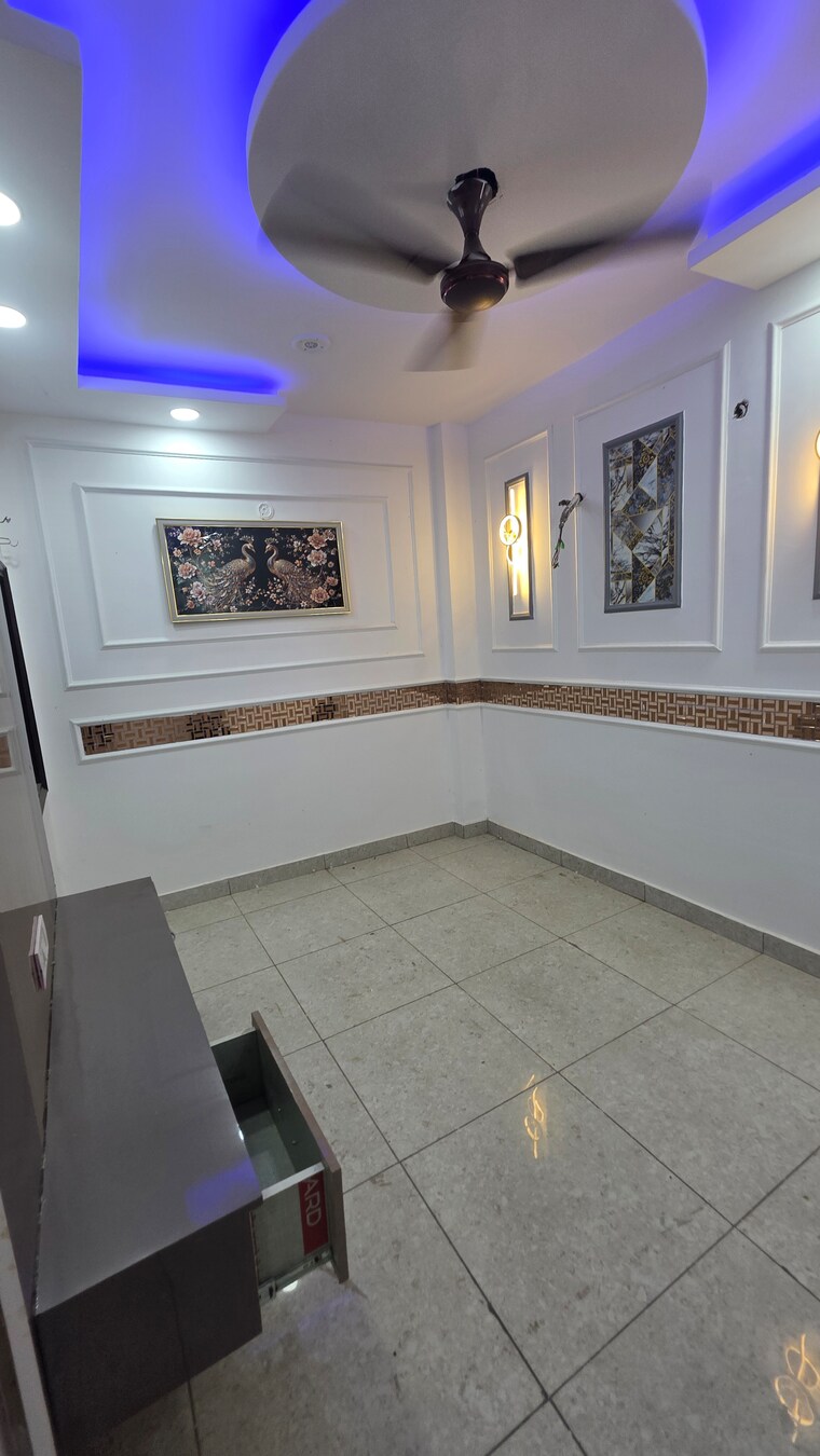 undefined, uttam nagar 2 Bedroom 70 Sq.Yd. Builder Floor In Uttam Nagar Delhi 9363789