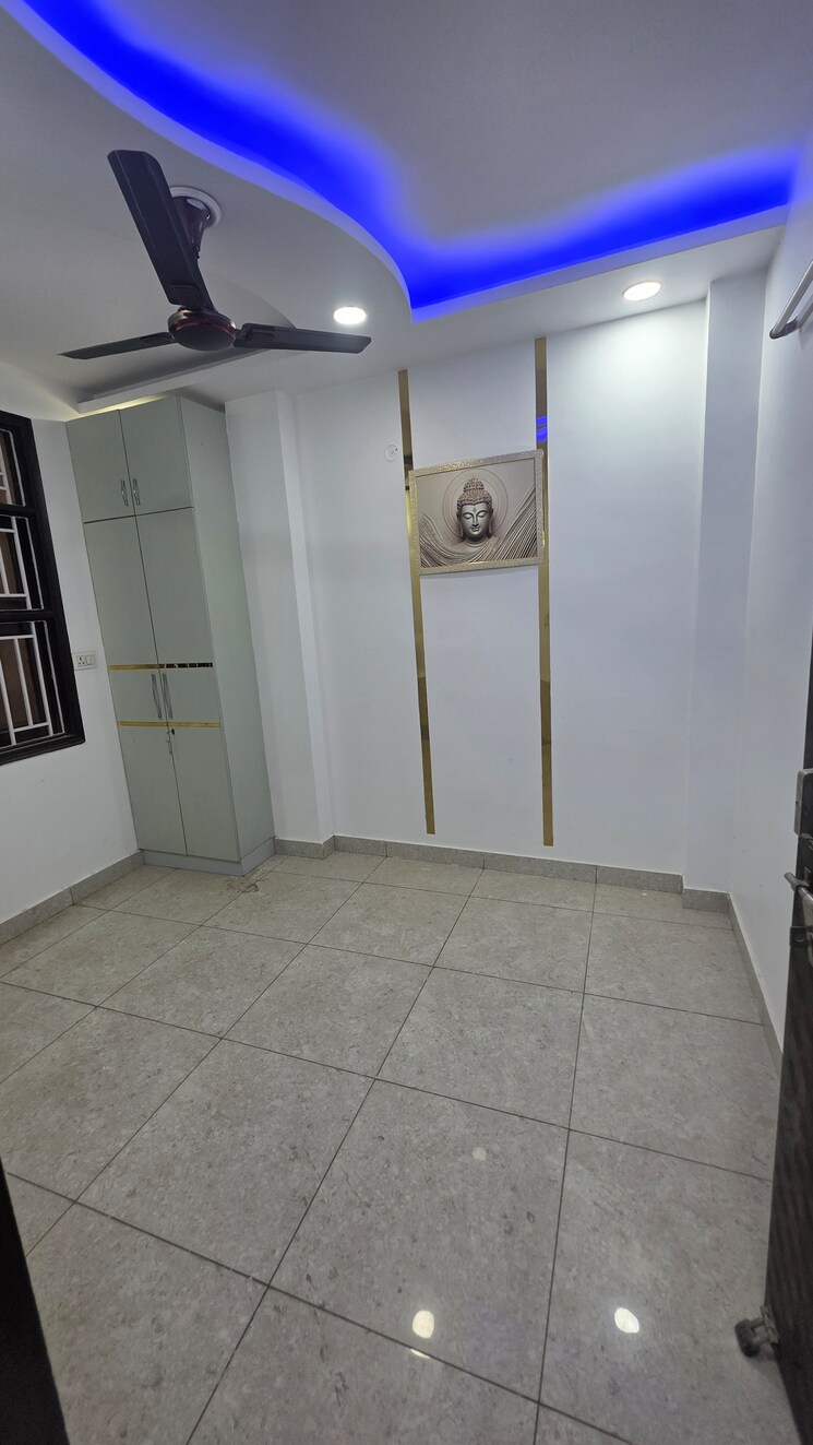 undefined, uttam nagar 2 Bedroom 70 Sq.Yd. Builder Floor In Uttam Nagar Delhi 9363789