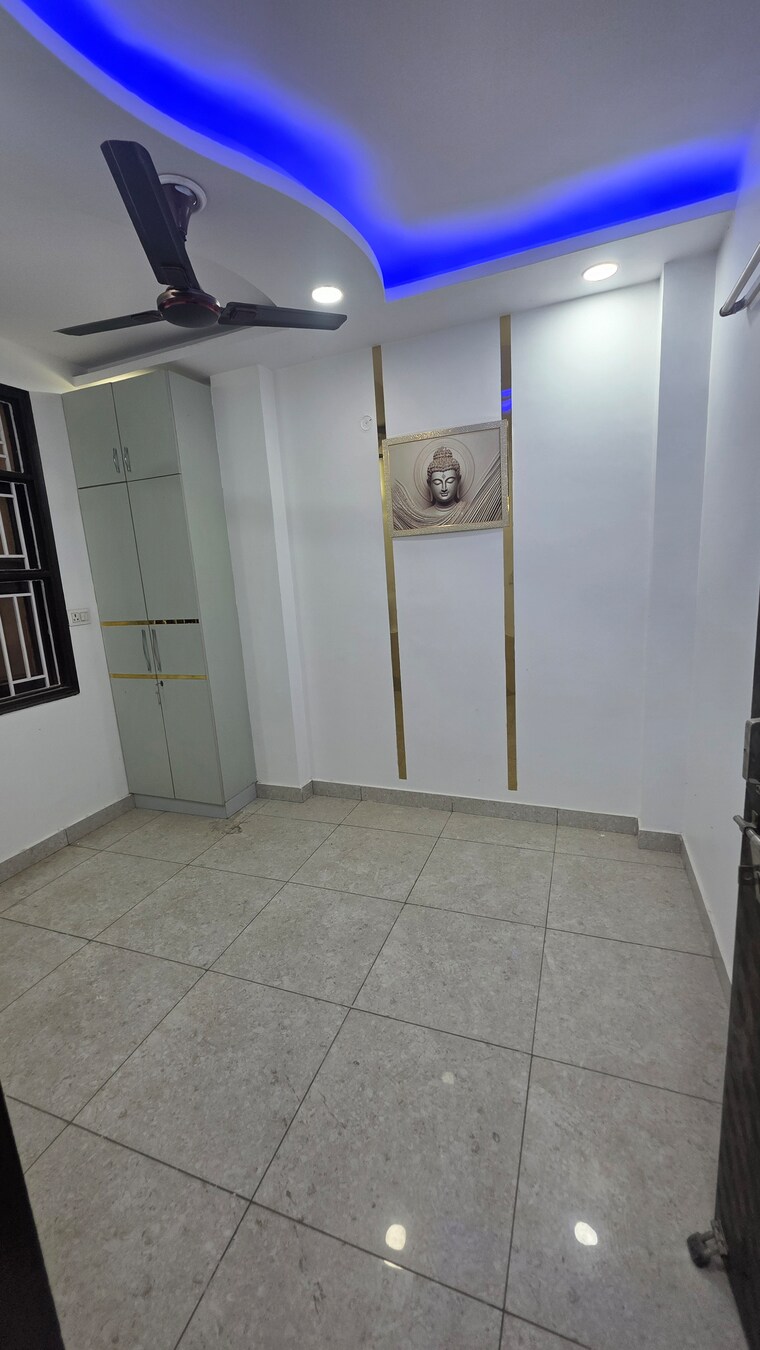 undefined, uttam nagar 2 Bedroom 70 Sq.Yd. Builder Floor In Uttam Nagar Delhi 9363789