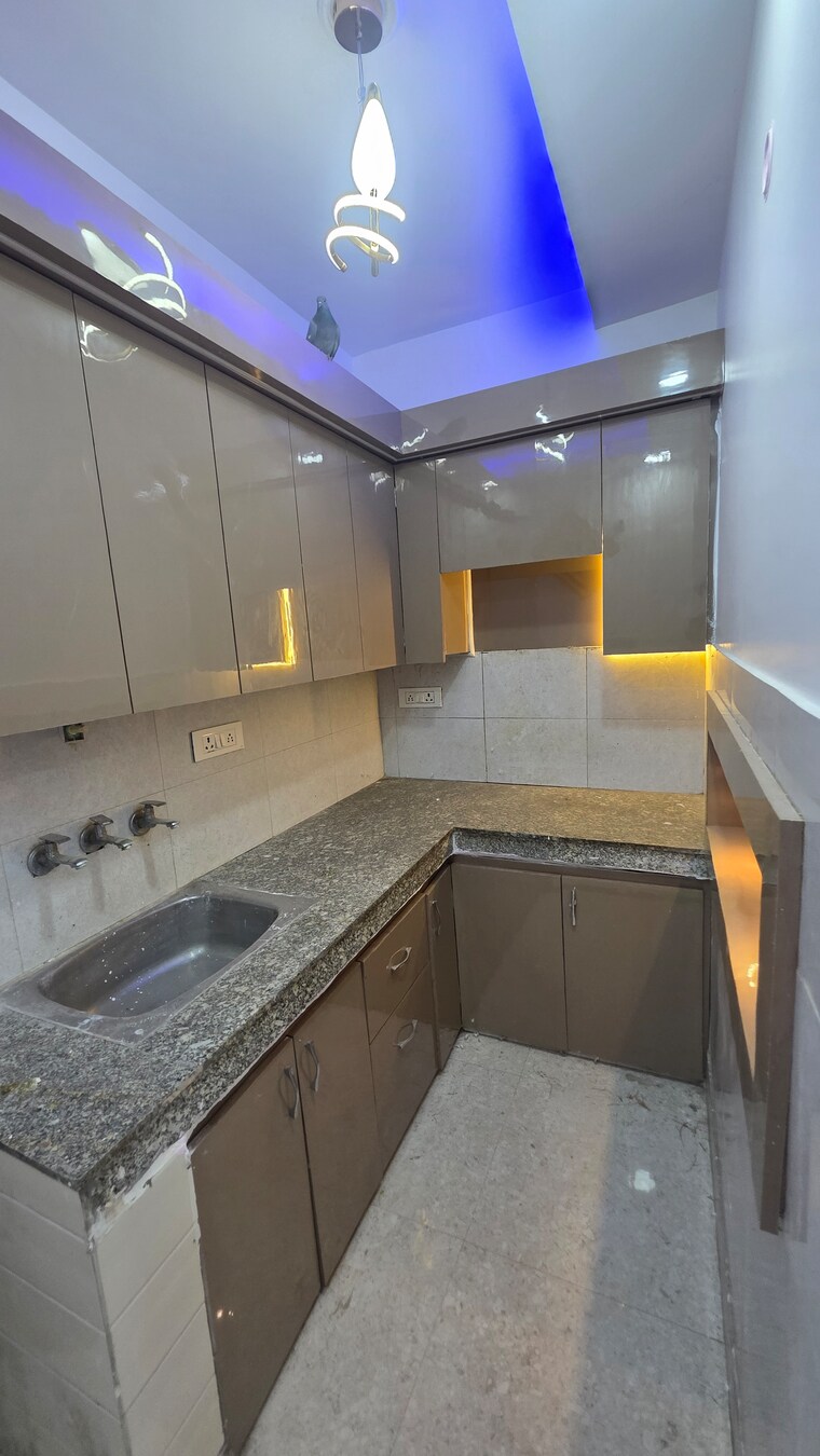 Kitchen, uttam nagar 2 Bedroom 70 Sq.Yd. Builder Floor In Uttam Nagar Delhi 9363789