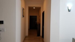 Room in 3.5 BHK Apartment at Parsvnath Exotica, Sector 53 – for Rent