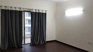 Room in 3.5 BHK Apartment at Parsvnath Exotica, Sector 53 – for Rent