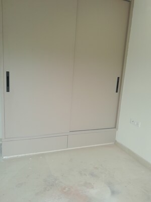 Furnished Amenities in 5 BHK Builder Floor at Rohini Sector 11 – for Sale