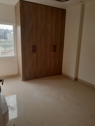 Room in 5 BHK Builder Floor at Rohini Sector 11 – for Sale