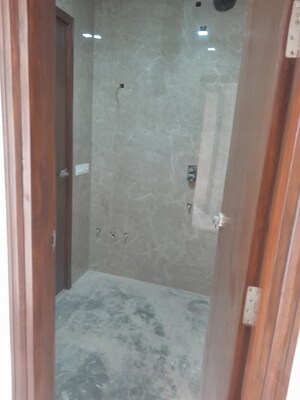 Furnished Amenities in 5 BHK Builder Floor at Rohini Sector 11 – for Sale