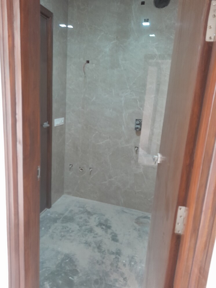 undefined, rohini sector 11 5 Bedroom 64 Sq.Mt. Builder Floor In Rohini Sector 11 Delhi 9363832