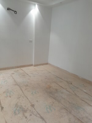 Furnished Amenities in 5 BHK Builder Floor at Rohini Sector 11 – for Sale