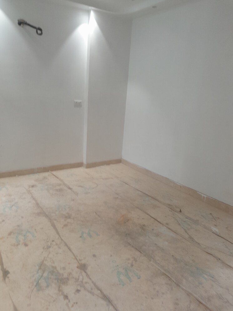 undefined, rohini sector 11 5 Bedroom 64 Sq.Mt. Builder Floor In Rohini Sector 11 Delhi 9363832