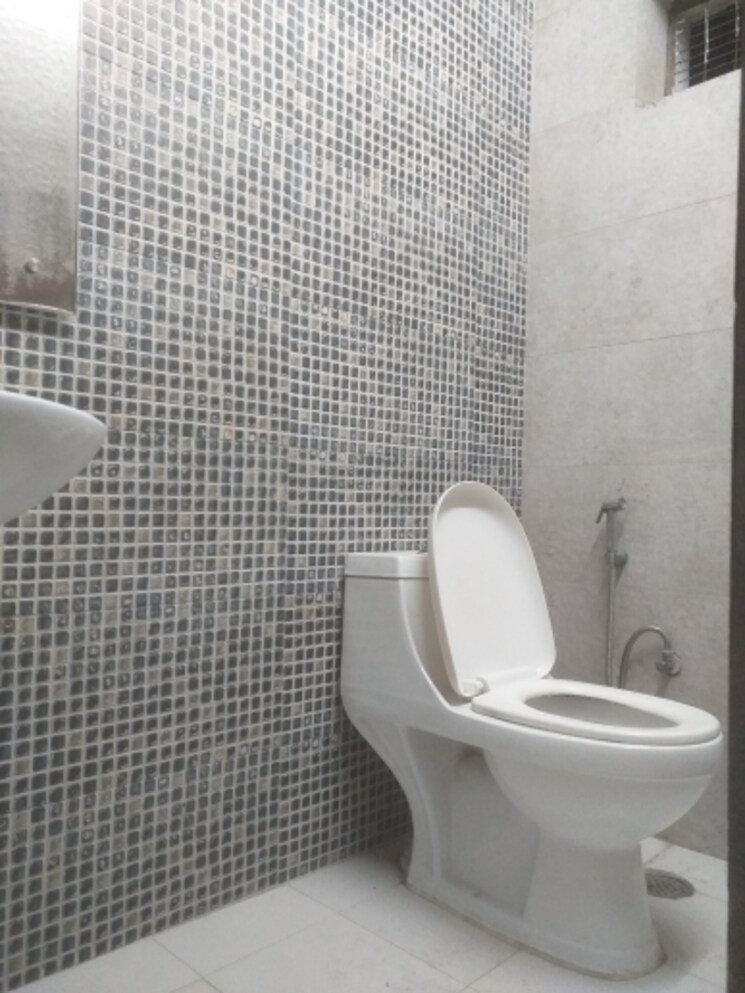 Bathroom, new rajinder nagar 2 Bedroom 1280 Sq.Ft. Builder Floor In New Rajinder Nagar Delhi 9363892