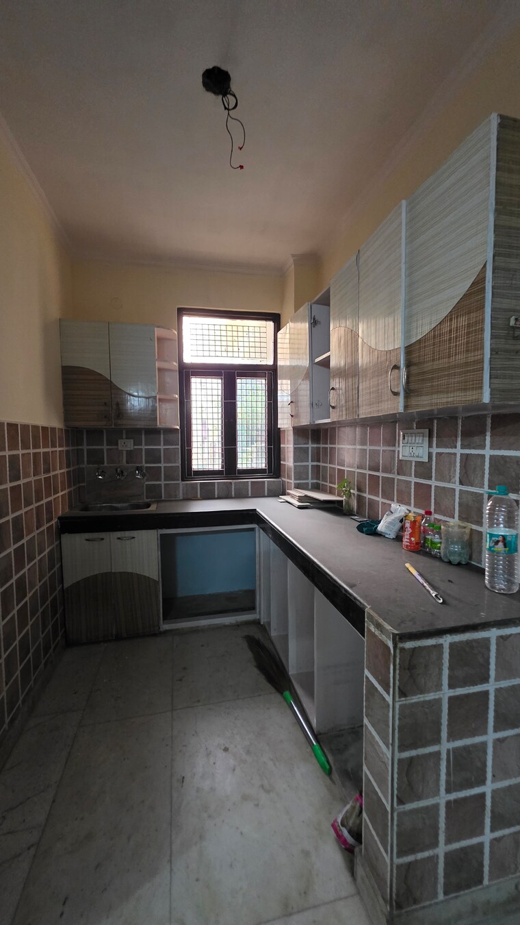 undefined, uttam nagar 3 Bedroom 90 Sq.Yd. Builder Floor In Uttam Nagar Delhi 9363838