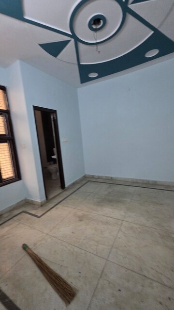 Furnished Amenities in 3 BHK Builder Floor at Uttam Nagar – for Sale