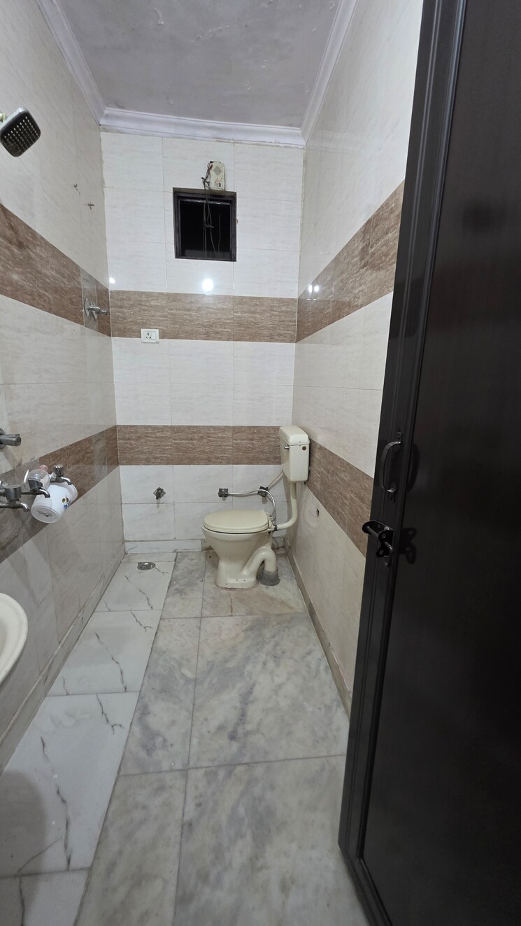 Kitchen, uttam nagar 3 Bedroom 90 Sq.Yd. Builder Floor In Uttam Nagar Delhi 9363838