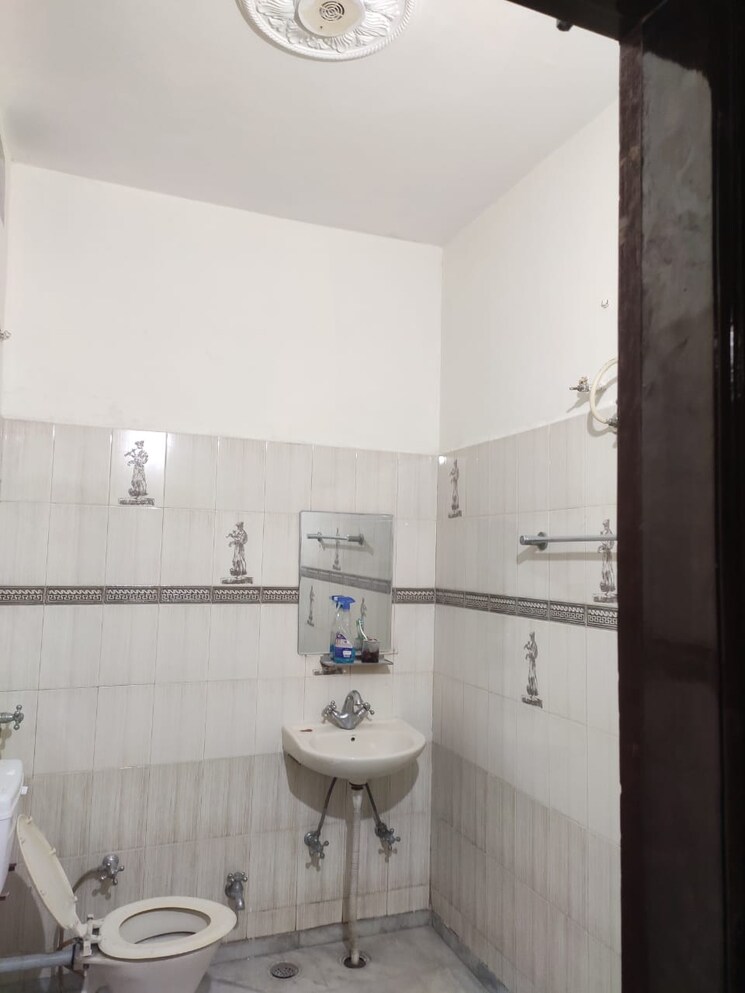 Bathroom, sector 19 6 Bedroom 1470 Sq.Ft. Villa In Sector 19 Panchkula 9363700