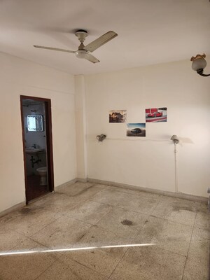 Room in 2 BHK Apartment at Suncity Essel Tower, Sector 28 – for Rent