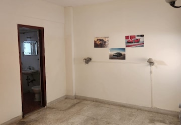 Room in 2 BHK Apartment at Suncity Essel Tower, Sector 28 – for Rent