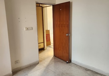 Room in 2 BHK Apartment at Suncity Essel Tower, Sector 28 – for Rent