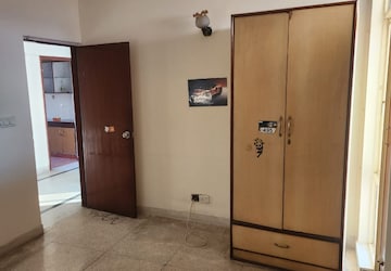 Room in 2 BHK Apartment at Suncity Essel Tower, Sector 28 – for Rent