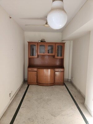 Building Lobby in 2 BHK Apartment at Suncity Essel Tower, Sector 28 – for Rent