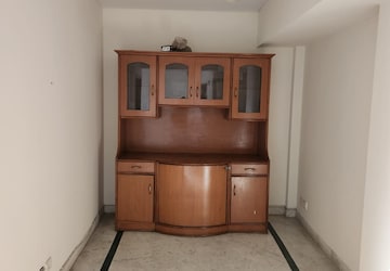 Building Lobby in 2 BHK Apartment at Suncity Essel Tower, Sector 28 – for Rent