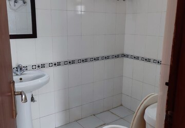 Bathroom in 3 BHK Apartment at Ardee City Palm Grove Heights, Sector 52 – for Rent