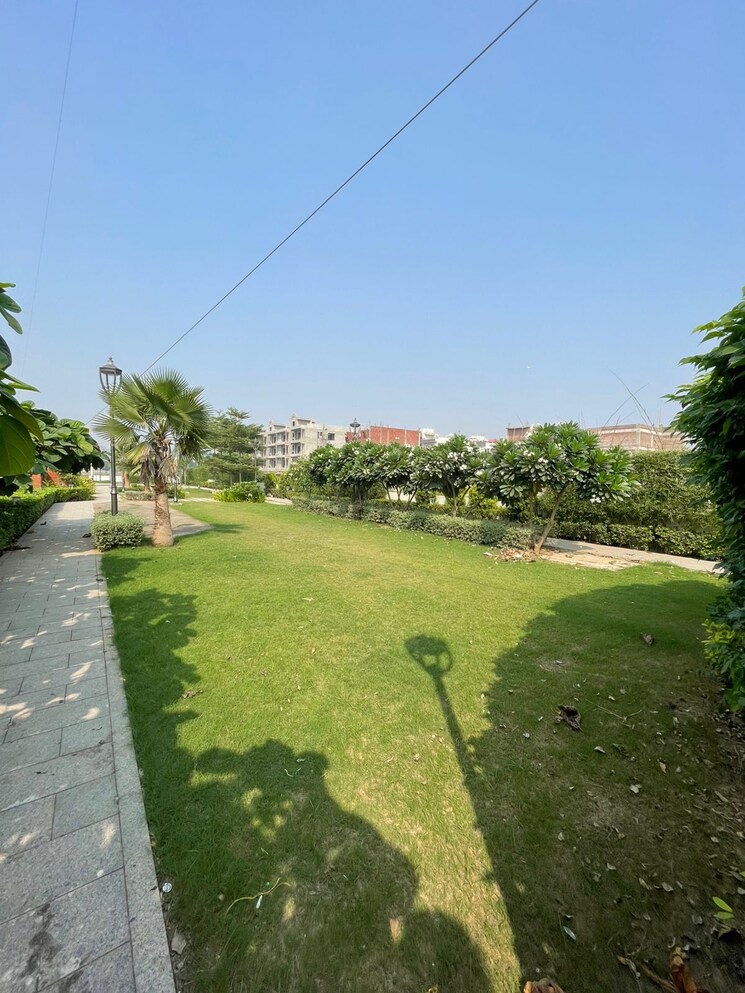 undefined, hlp-palmillas  100 Sq.Yd. Plot In Vip Road Zirakpur 9363831