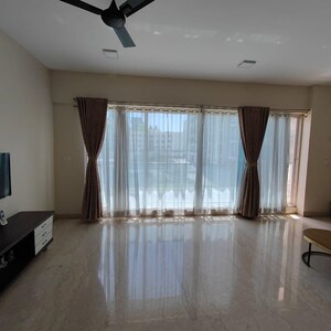 Room in 3 BHK Apartment at Swastik Regalia, Kavesar – for Rent