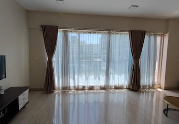 Room in 3 BHK Apartment at Swastik Regalia, Kavesar – for Rent