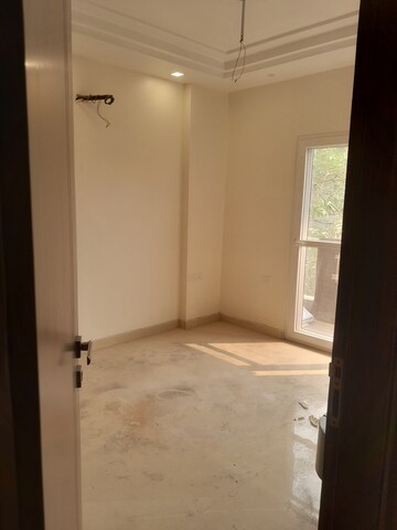 Room in 3 BHK Builder Floor at Rohini Sector 11 – for Sale