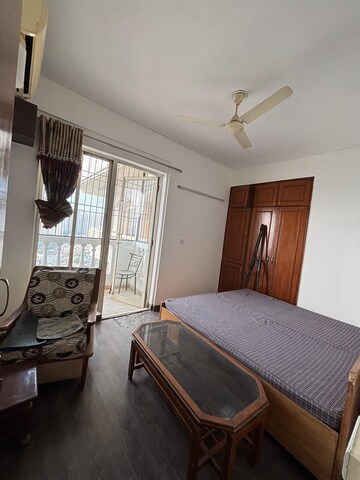 Bedroom in 2 BHK Apartment at DLF Regency Park I, Dlf Phase iv – for Rent